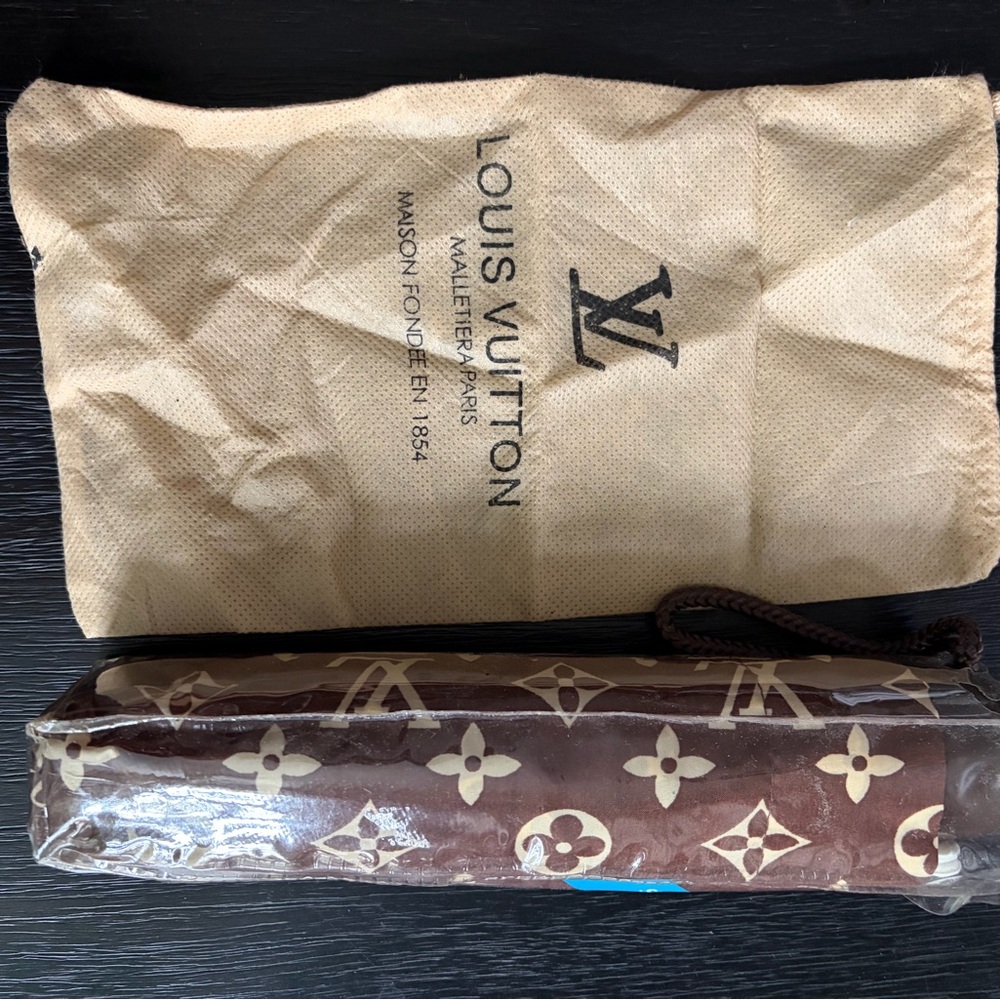 Louis Vuitton-like mini folding Brown Patterned Umbrella - Picture 5 of 5